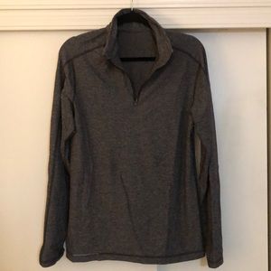 Medium men’s gray quarter zip pull over
